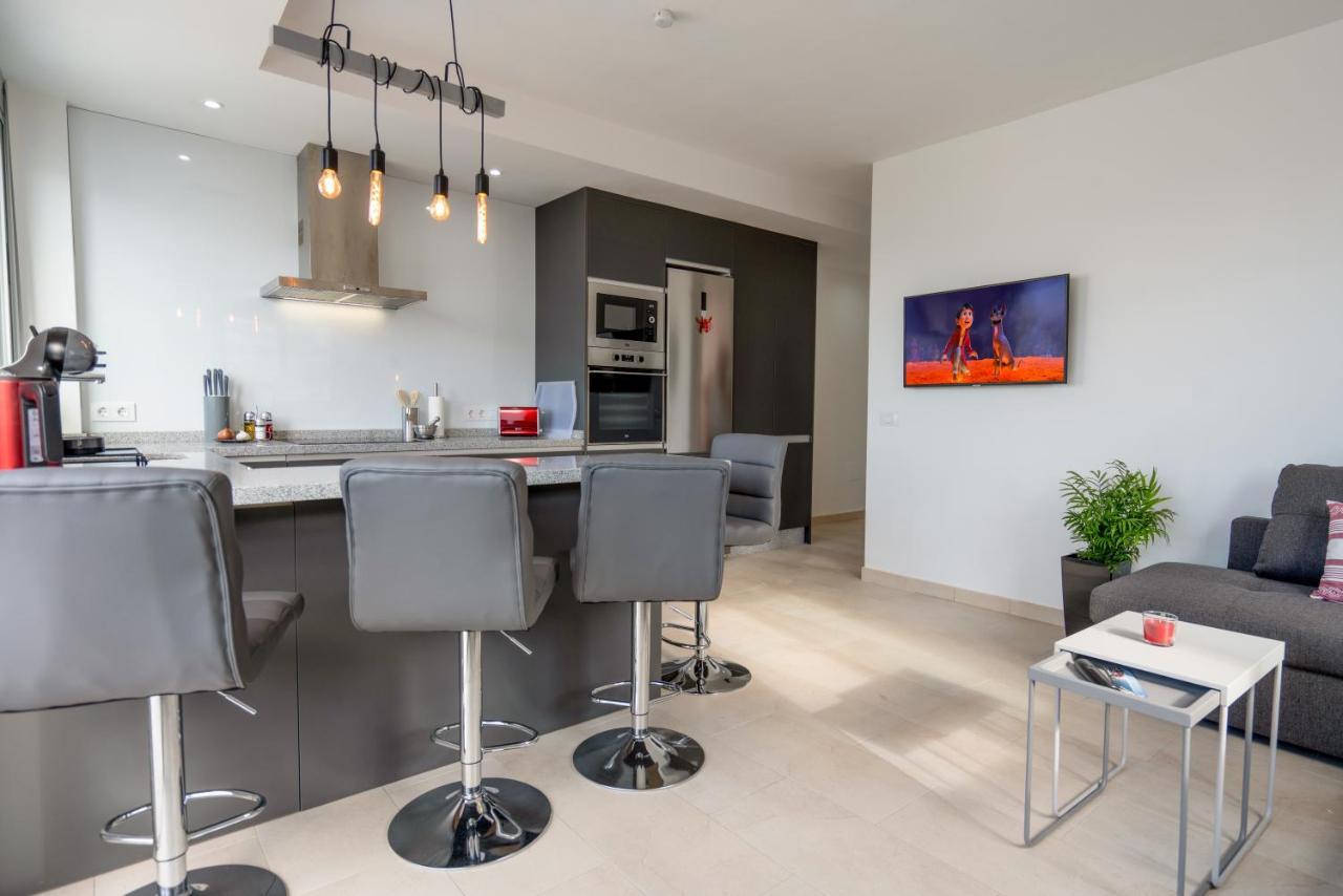 Luxurious With Large Terrace And Sea Views Apartment