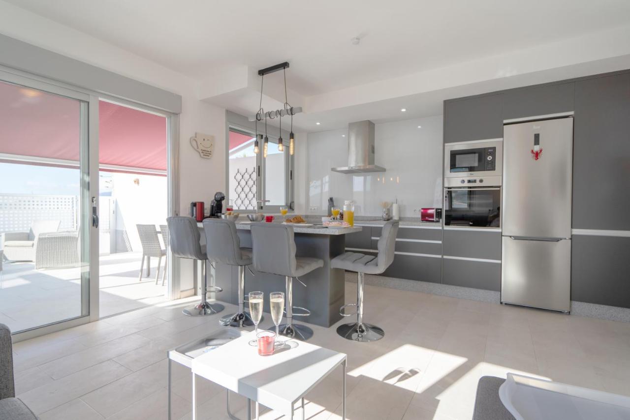 Luxurious With Large Terrace And Sea Views Apartamento