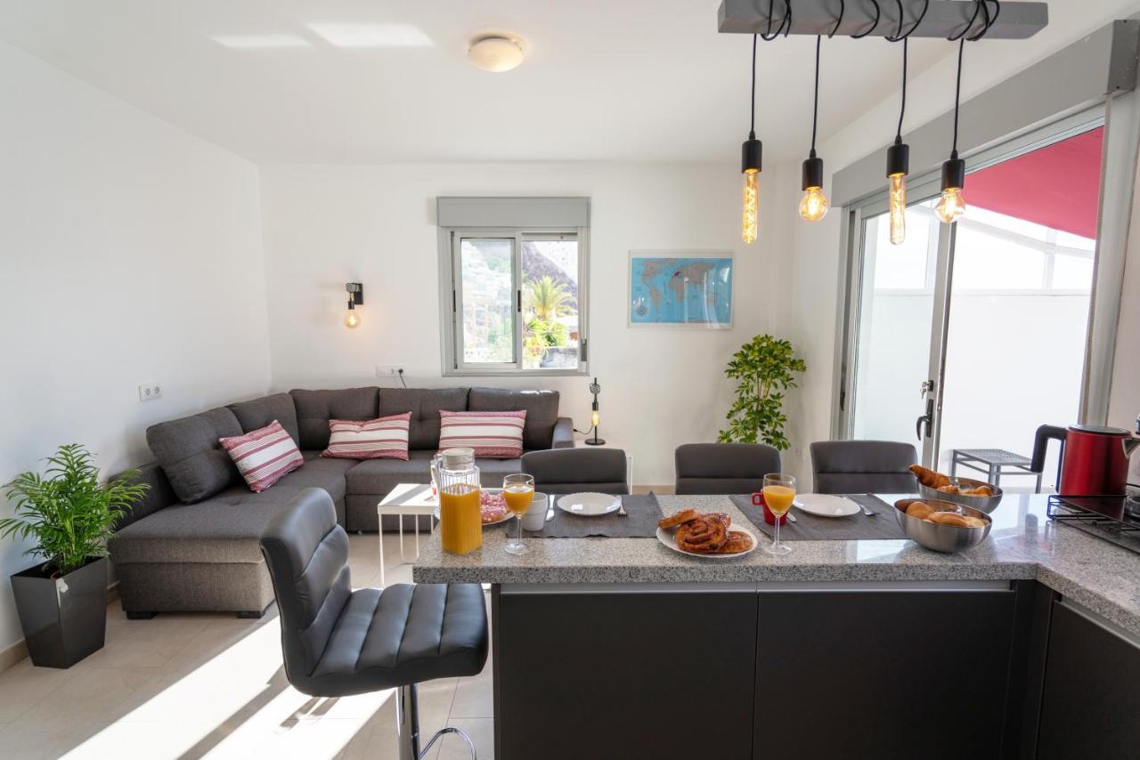 Luxurious With Large Terrace And Sea Views *